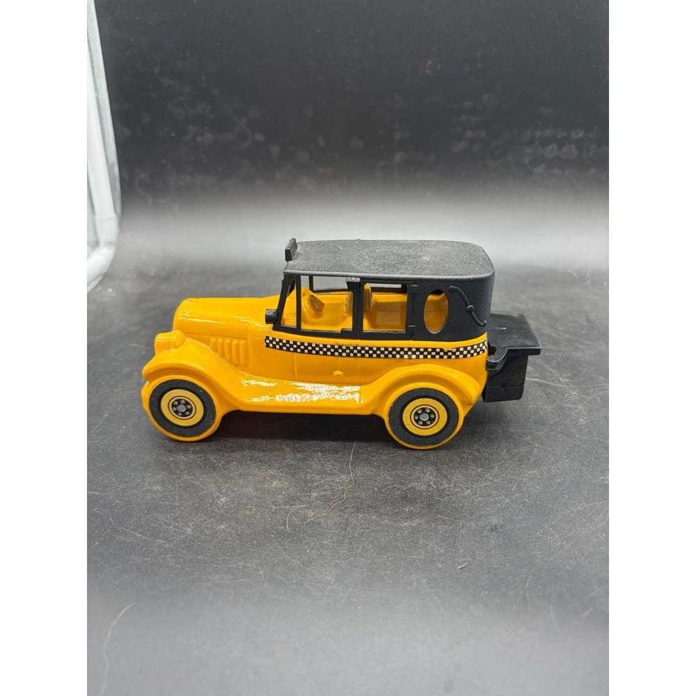 Vntg Avon 1926 Checker Cab Wild Country After Shave Decanter‎ Yellow Taxi Bottle